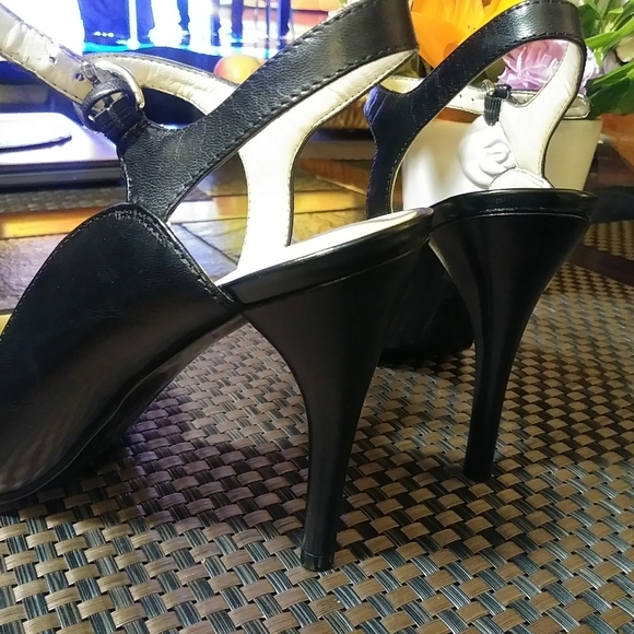 Nine West size 7.5 M.genuine leather.New in box. - Picture 7 of 13